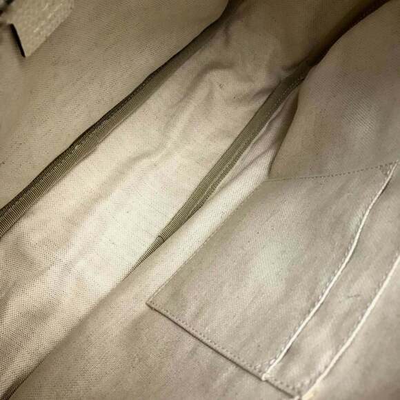 GUCCI White Messenger Shoulder Bag - Picture 11 of 13